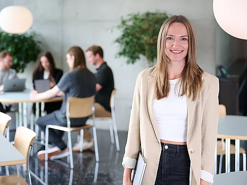 SEO-Team der krick.com mit einer Frau im Vordergrund