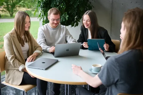 SEO-Experten der krick.com beraten sich zu besseren Google-Rankings